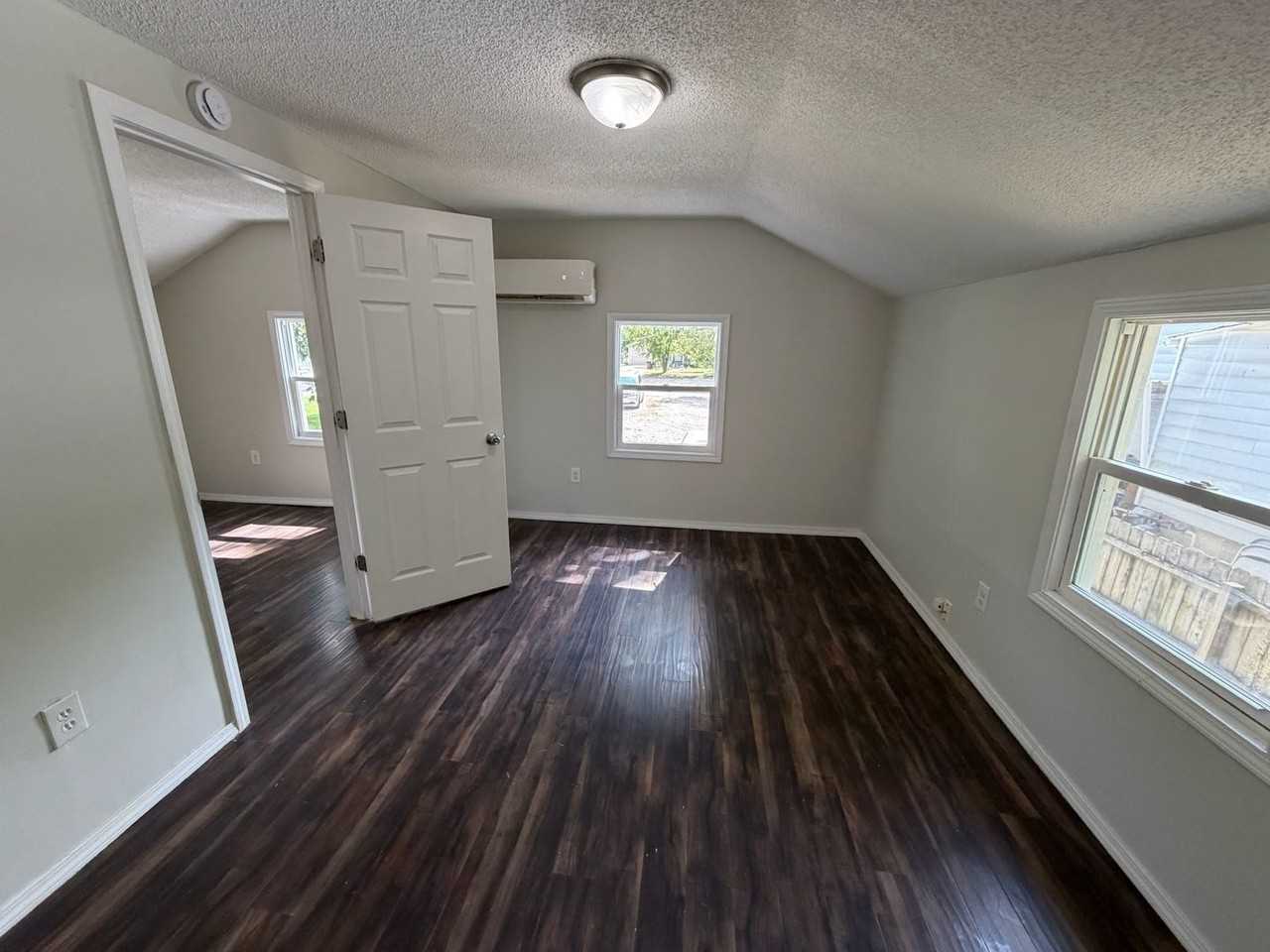 409 E Campbell Ave - Photo 2 of 6