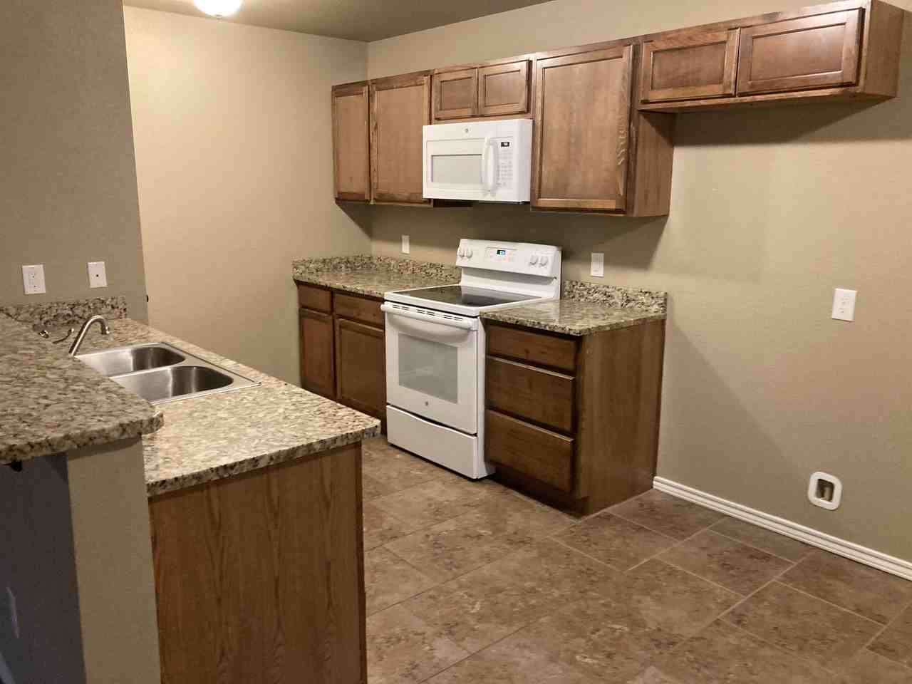 2107 E 10th St Apt A #1 - Photo 4 of 26