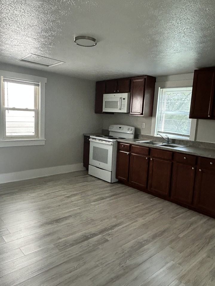 714 S Cameron St #2 - Photo 3 of 6