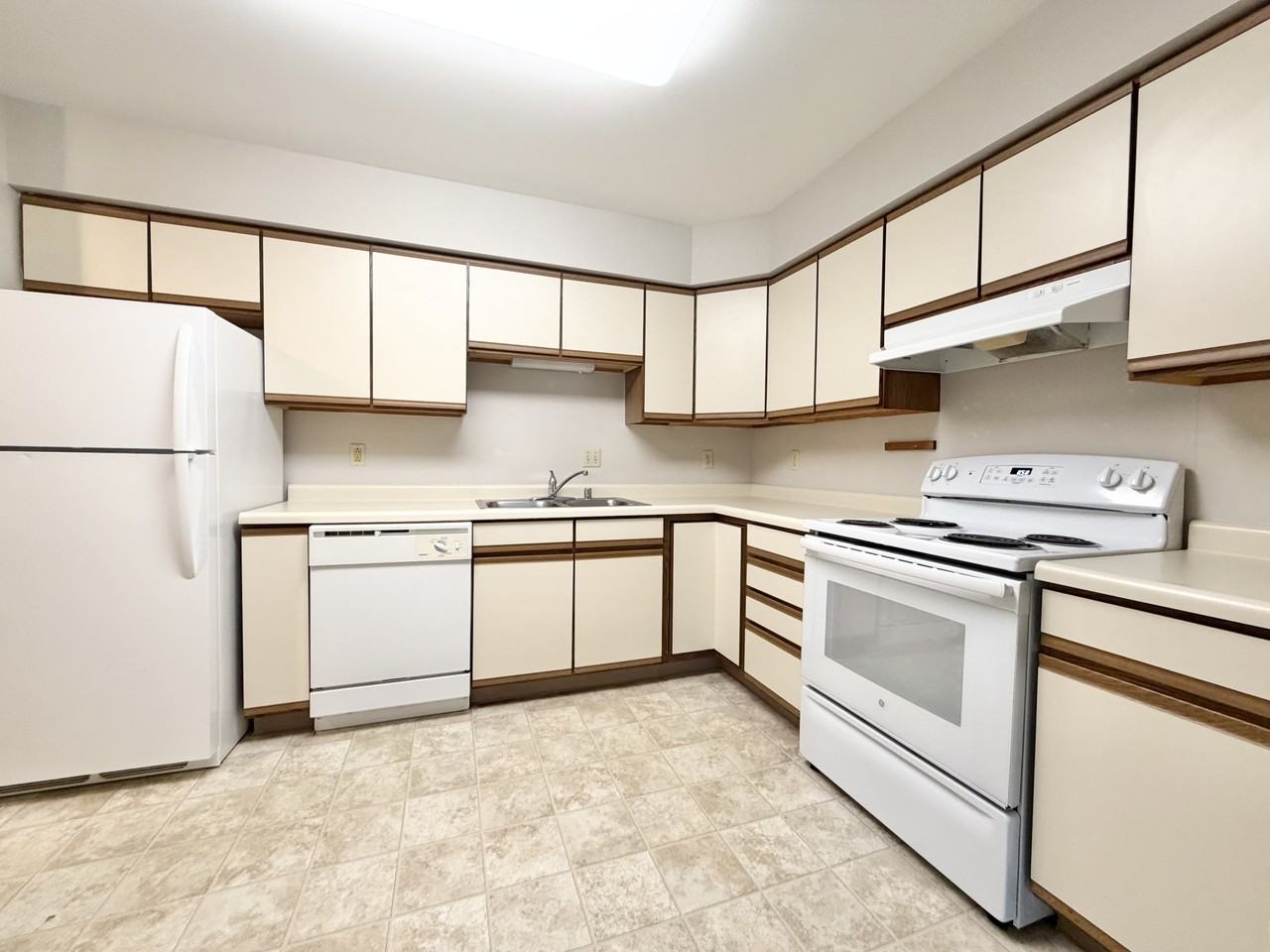913 Acewood Blvd-103 #103 - Photo 3 of 25