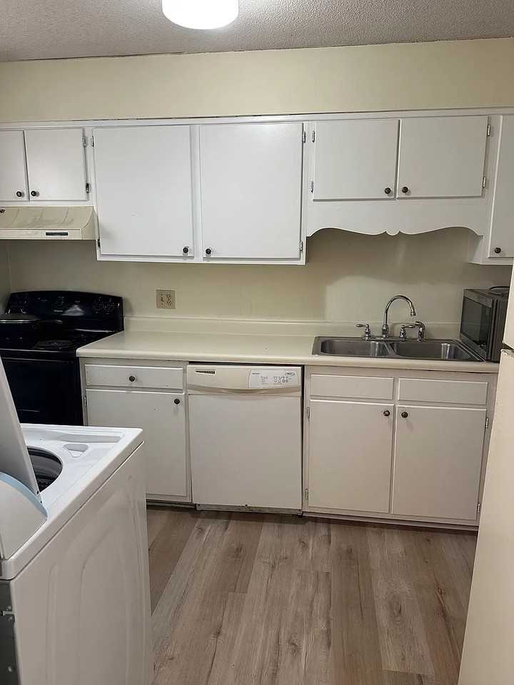 207 Ashley Forest Rd - Photo 4 of 28
