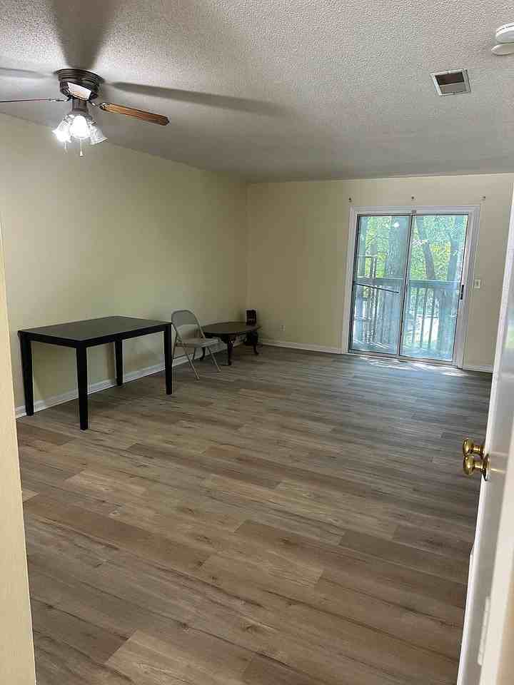 207 Ashley Forest Rd - Photo 5 of 28