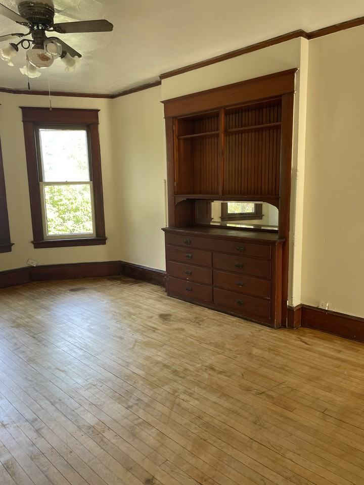 932 Saint Clair Ave #932 - Photo 2 of 16