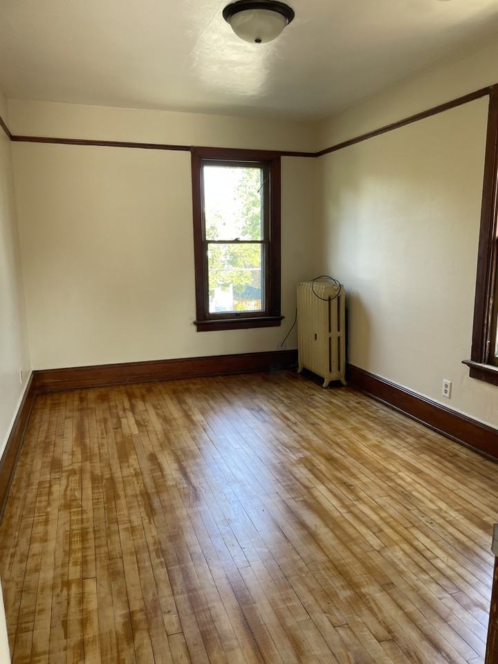 932 Saint Clair Ave #932 - Photo 3 of 16