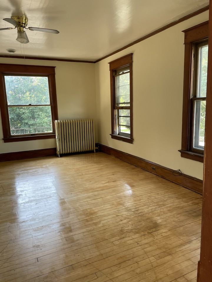 932 Saint Clair Ave #932 - Photo 4 of 16