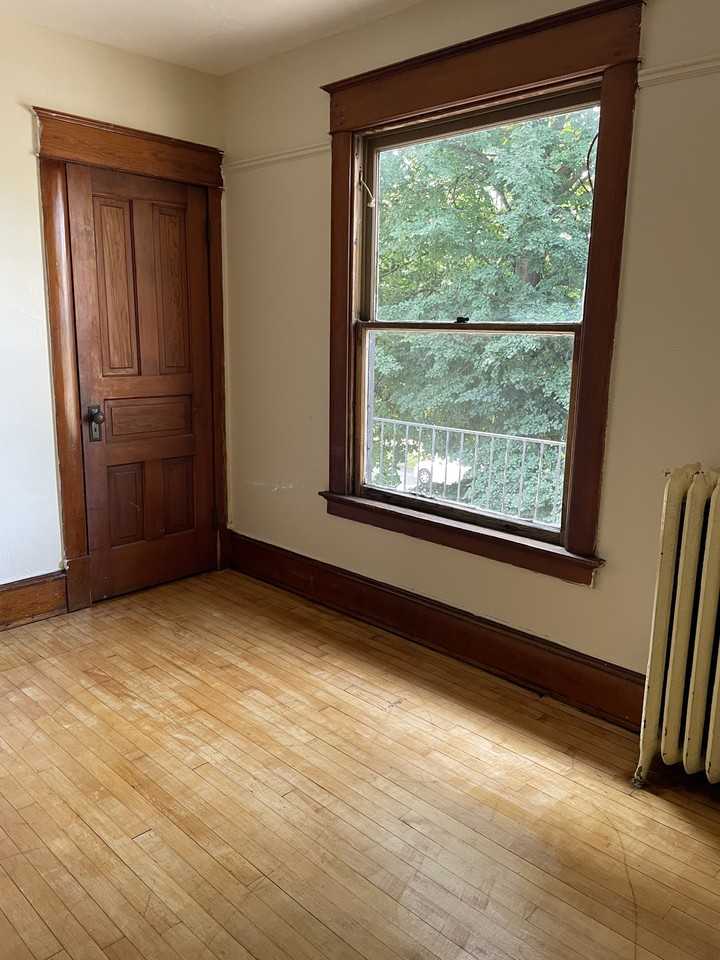 932 Saint Clair Ave #932 - Photo 6 of 16