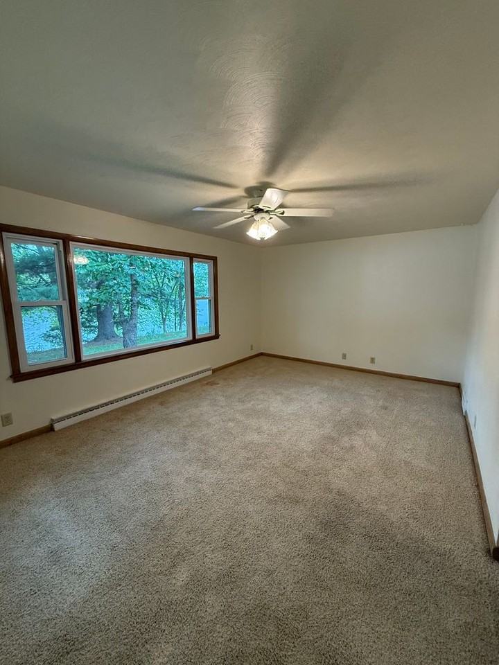 3320 Riverview Dr - Photo 5 of 17