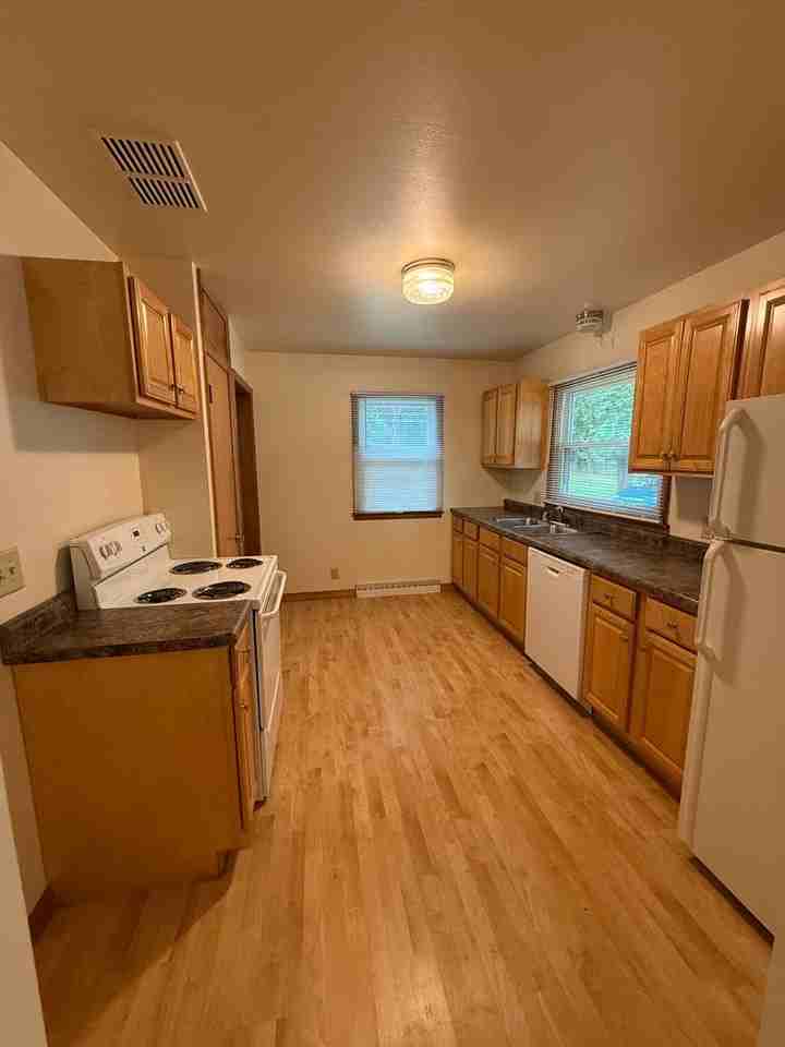 3320 Riverview Dr - Photo 7 of 17