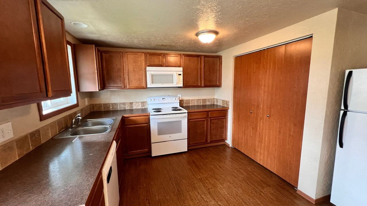 10622 E 14th Ave #A - Photo 6 of 16
