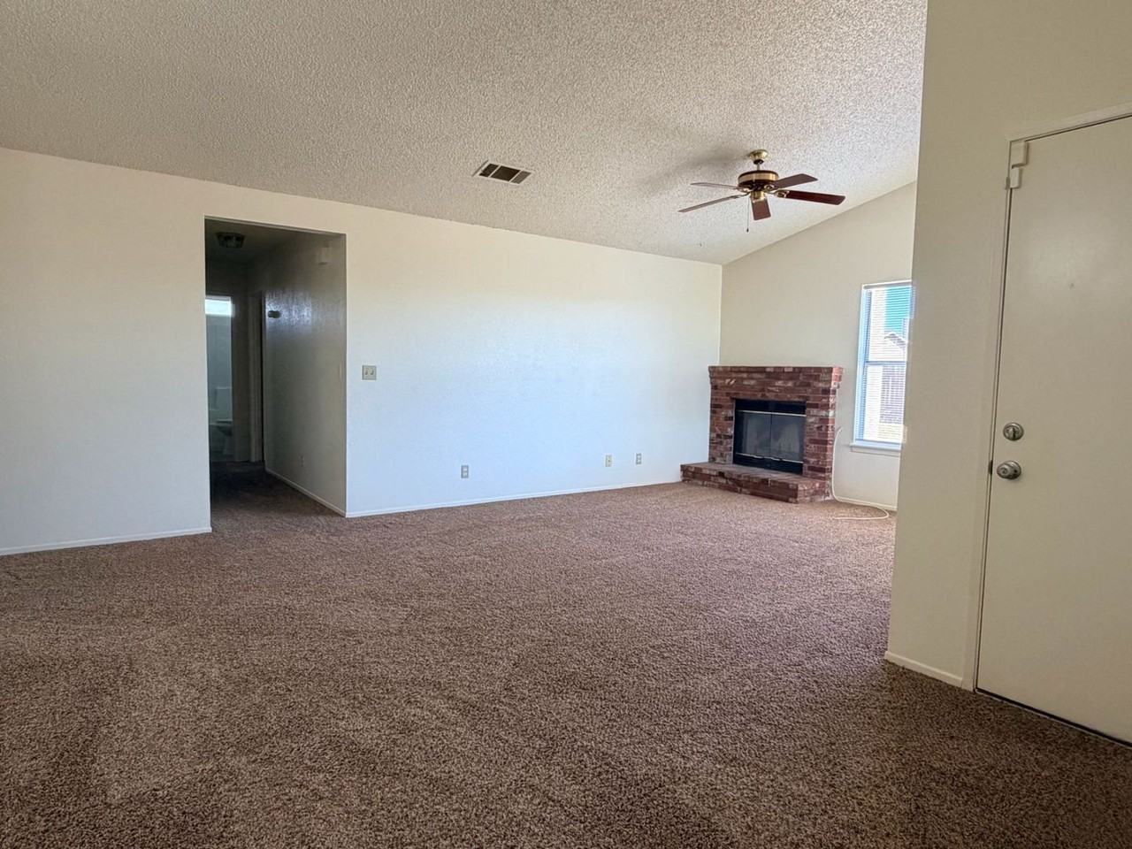 8449 Viburnum Ave - Photo 4 of 17