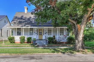 515 3rd St #B - Photo 1 of 1