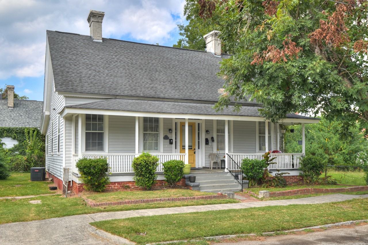 515 3rd St #B - Photo 3 of 36