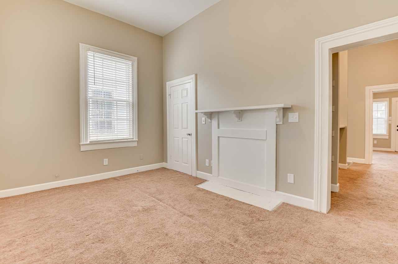 515 3rd St #B - Photo 7 of 36