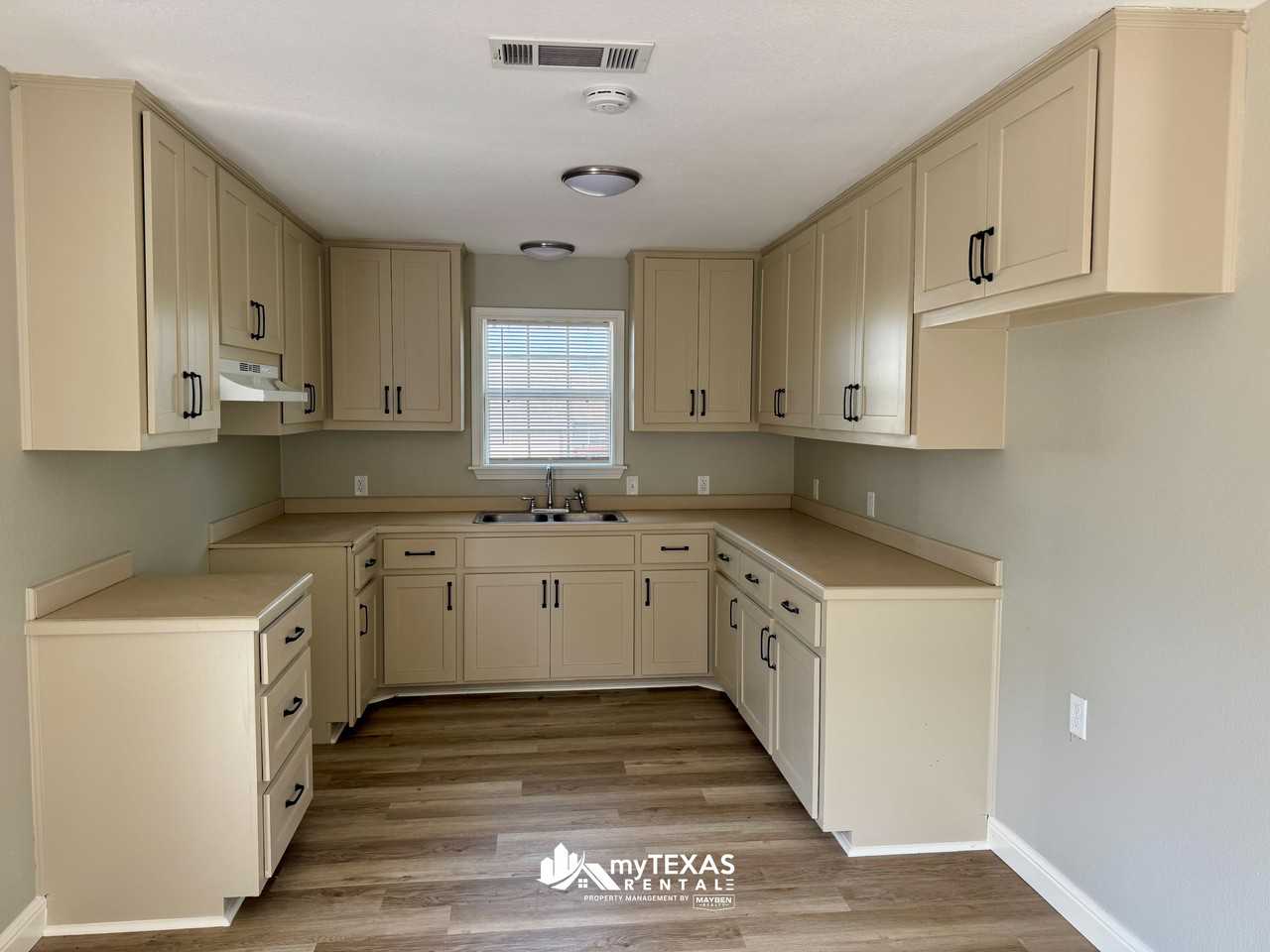 301 Fairview St #1 - Photo 3 of 10