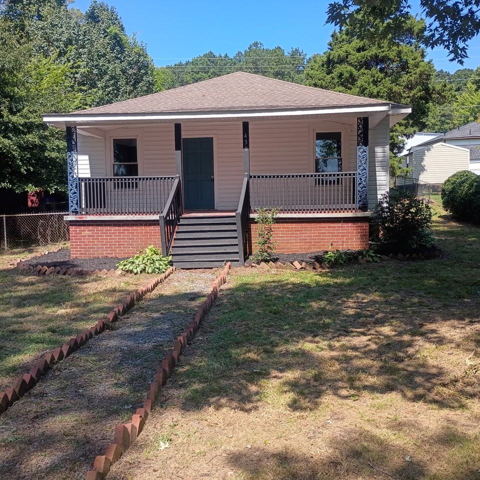 430 E 3rd St #1 - Photo 2 of 10