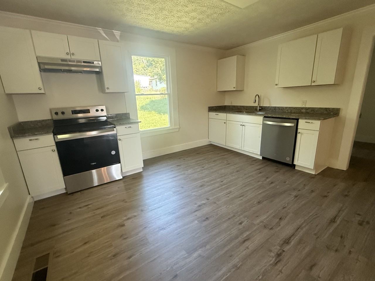 430 E 3rd St #1 - Photo 7 of 10