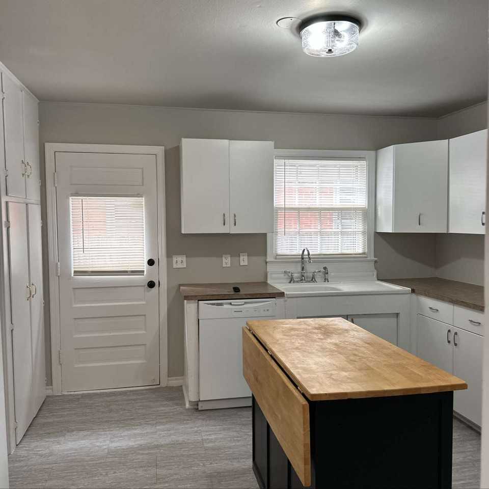 3129 Nimitz Blvd #1 - Photo 2 of 10