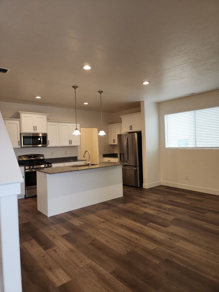 968 S 850 W #1 - Photo 4 of 49