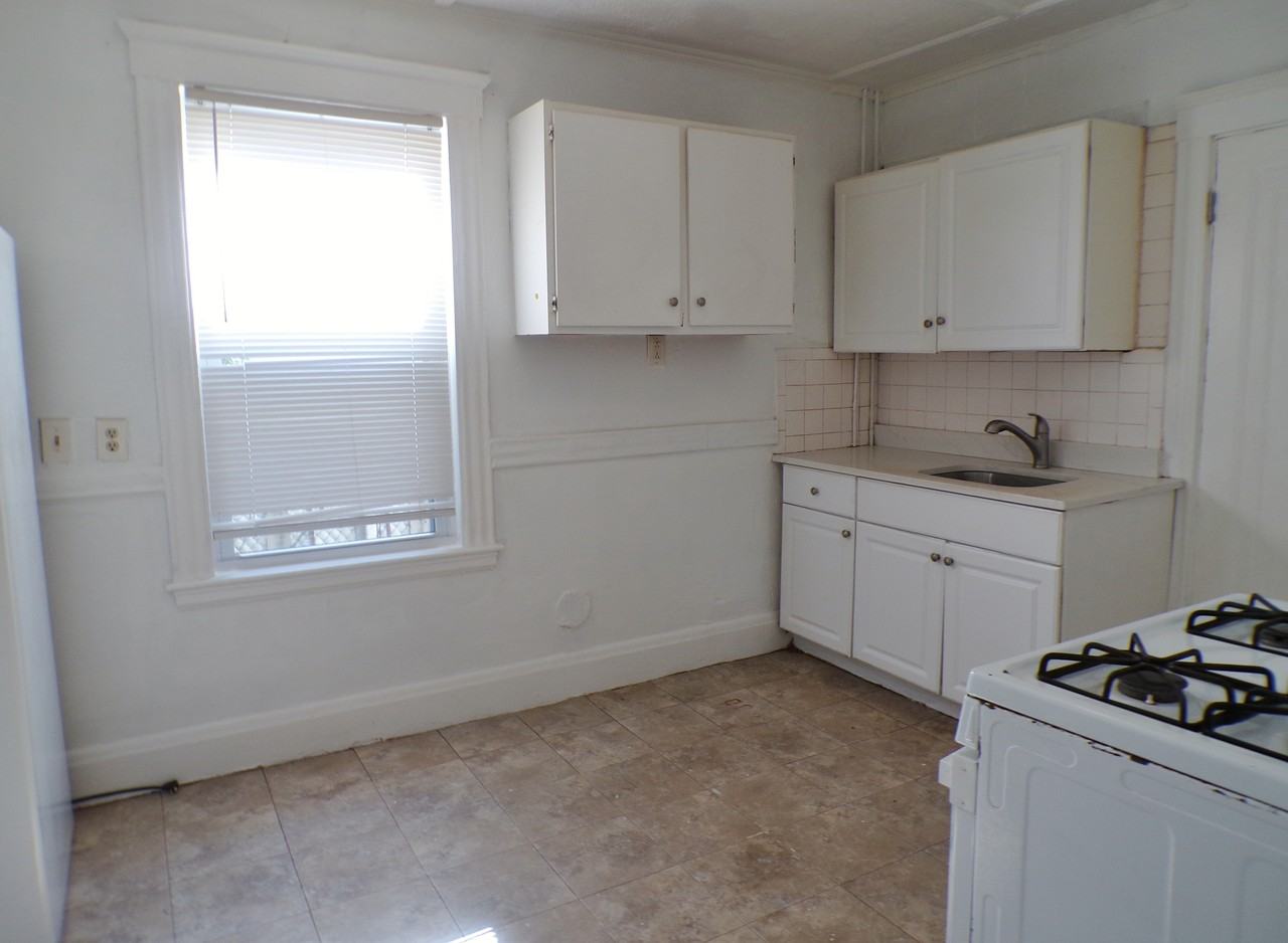 24 Hanover Circle ##1 - Photo 3 of 6