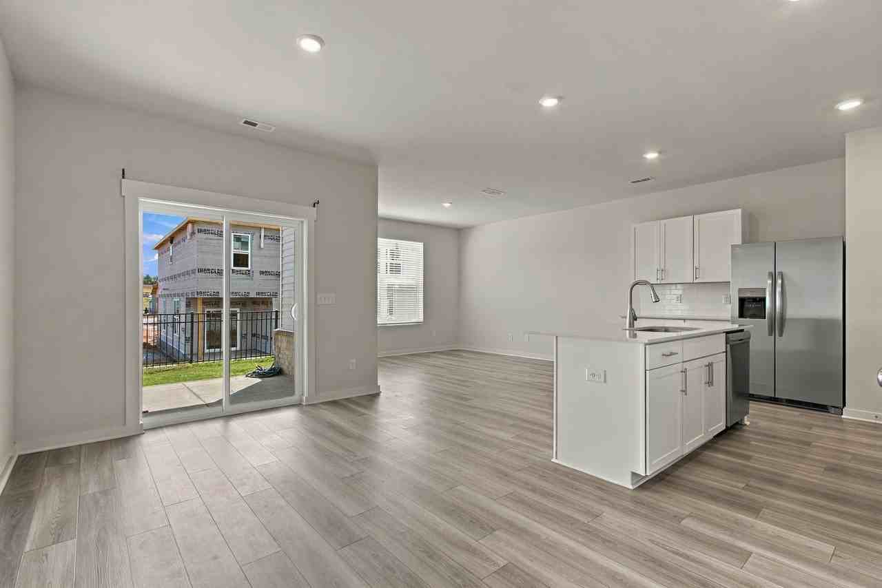 1627 Manuka Ln #1 - Photo 6 of 33