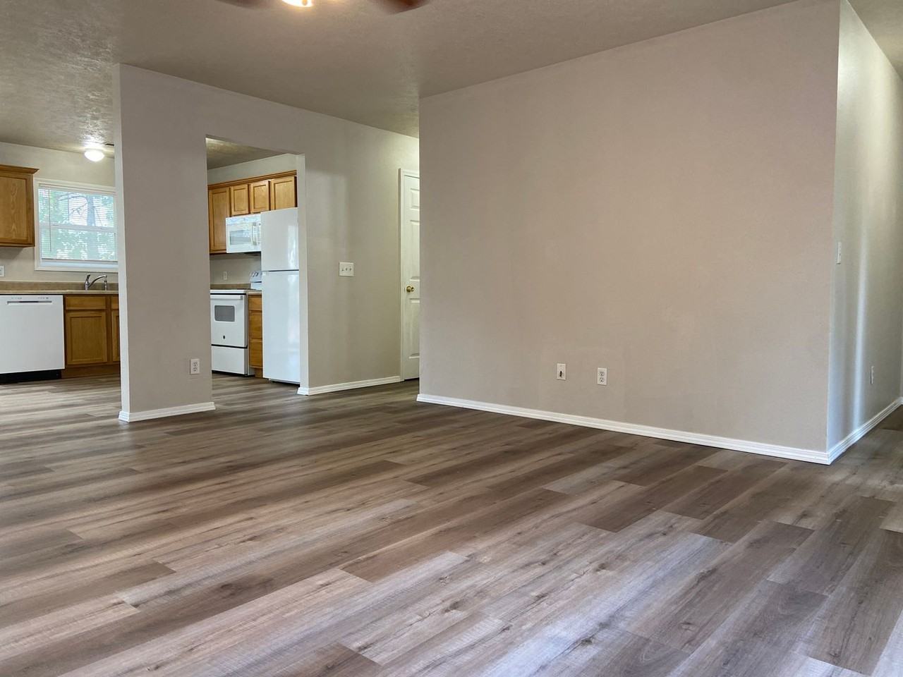1013 Deer Trail Ln - Photo 4 of 21