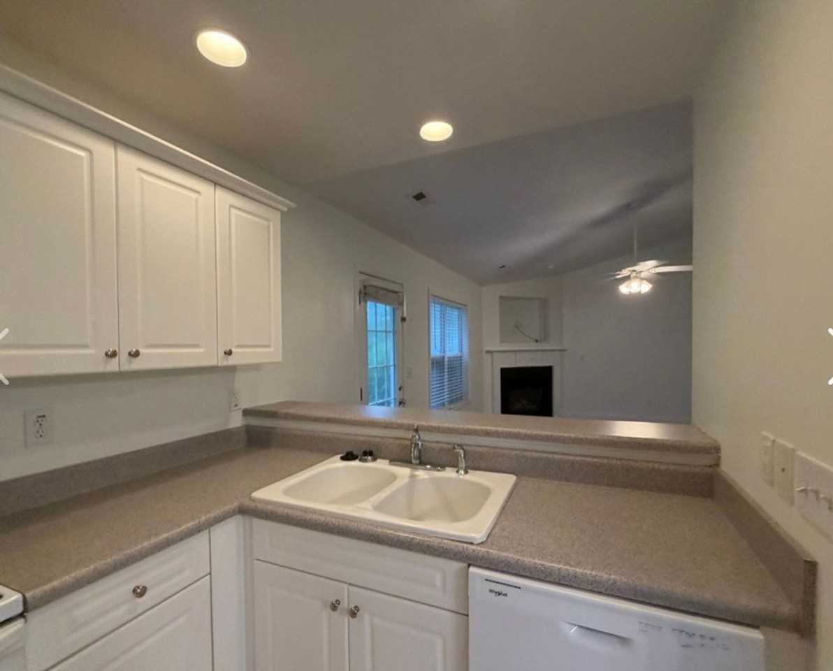 129 S Palm Dr - Photo 4 of 35
