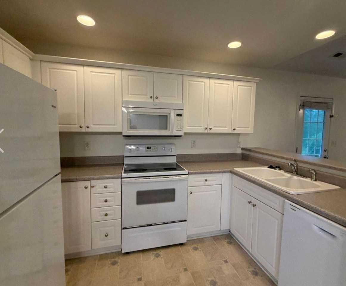 129 S Palm Dr - Photo 5 of 35