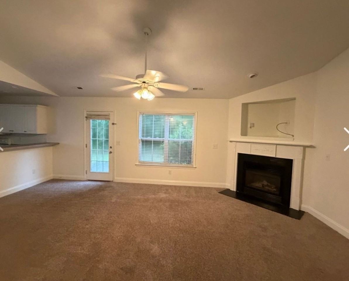 129 S Palm Dr - Photo 6 of 35