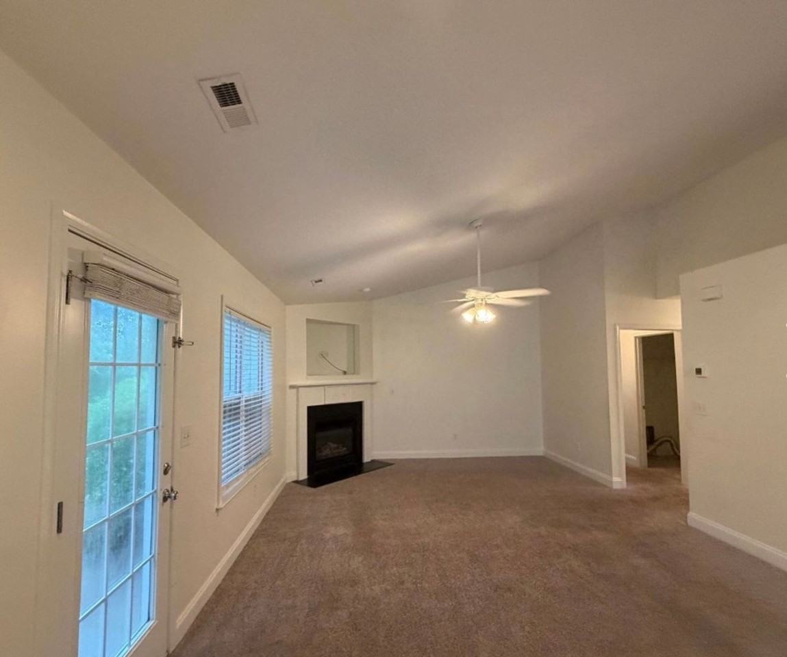129 S Palm Dr - Photo 7 of 35