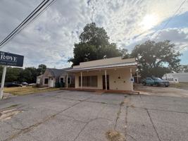 featured image of 203 N Avenue D