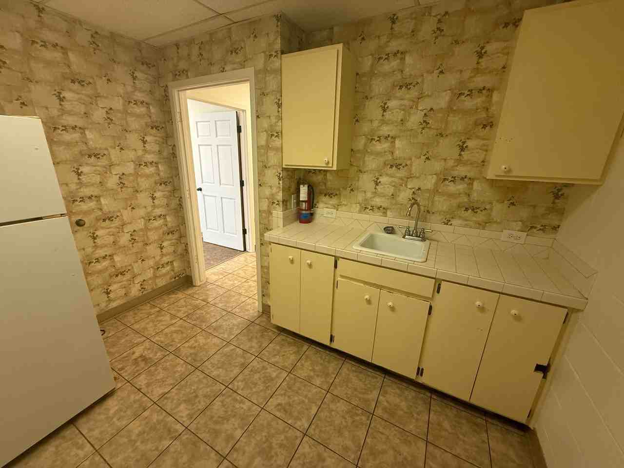 203 N Avenue D - Photo 4 of 9