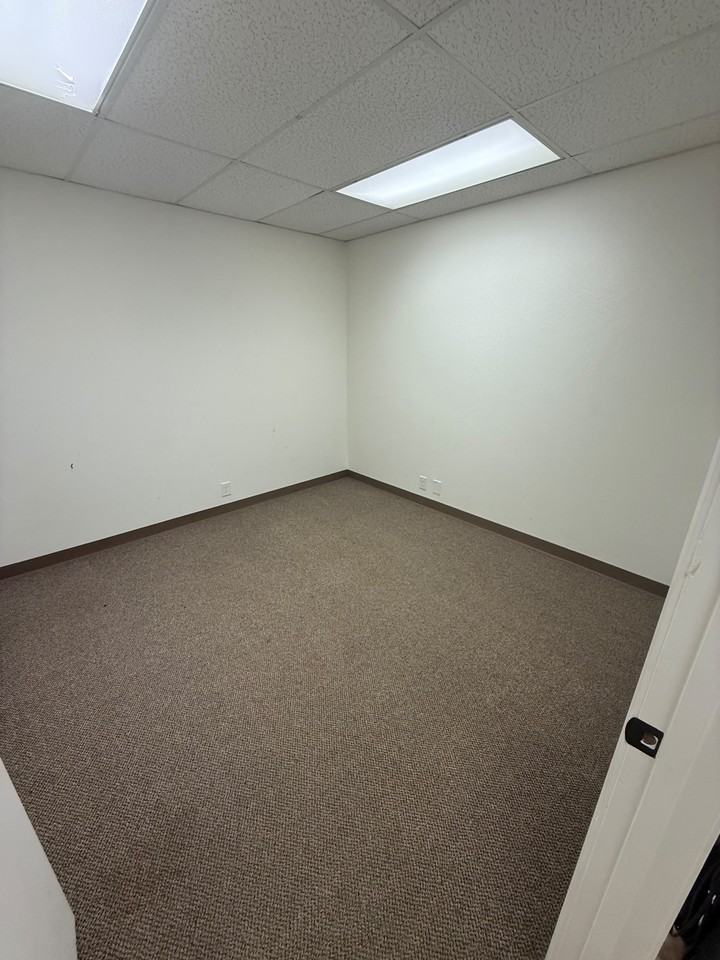203 N Avenue D - Photo 7 of 9