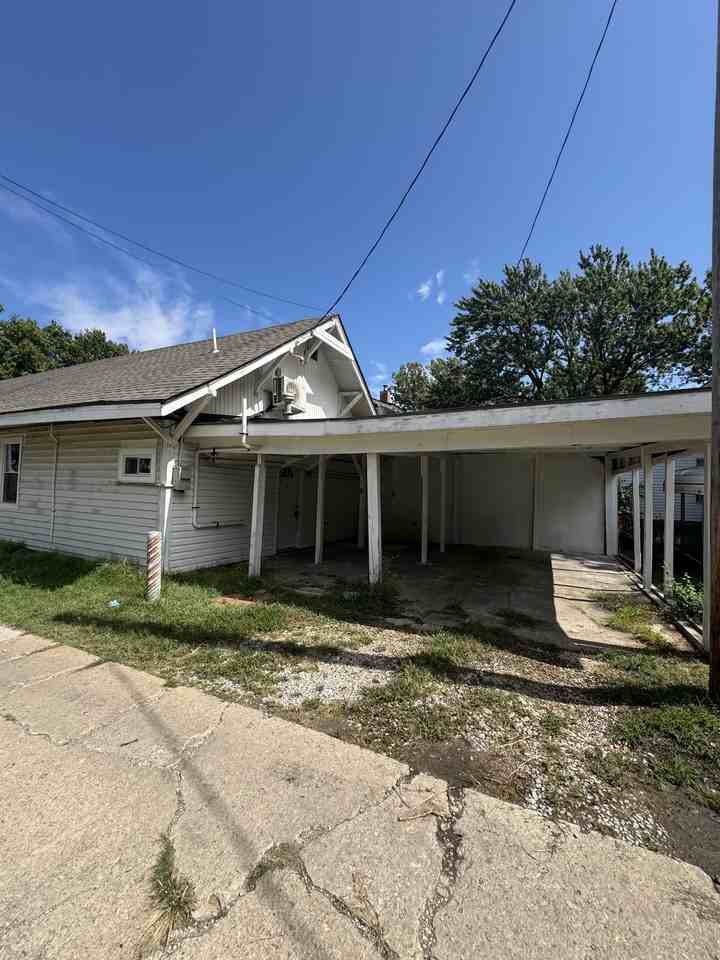 1511 Sw Huntoon St #1 - Photo 2 of 10