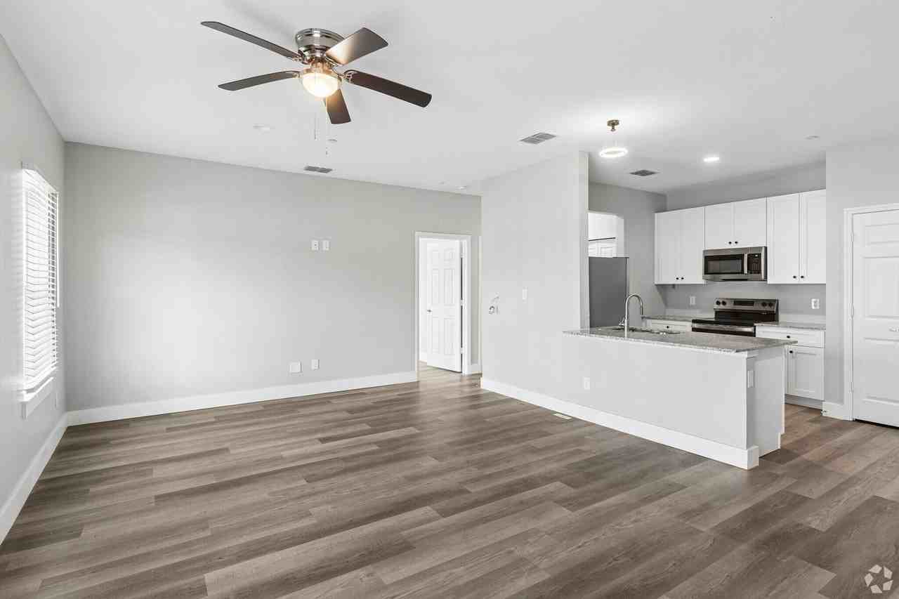 Skyrise Villas - Photo 5 of 19