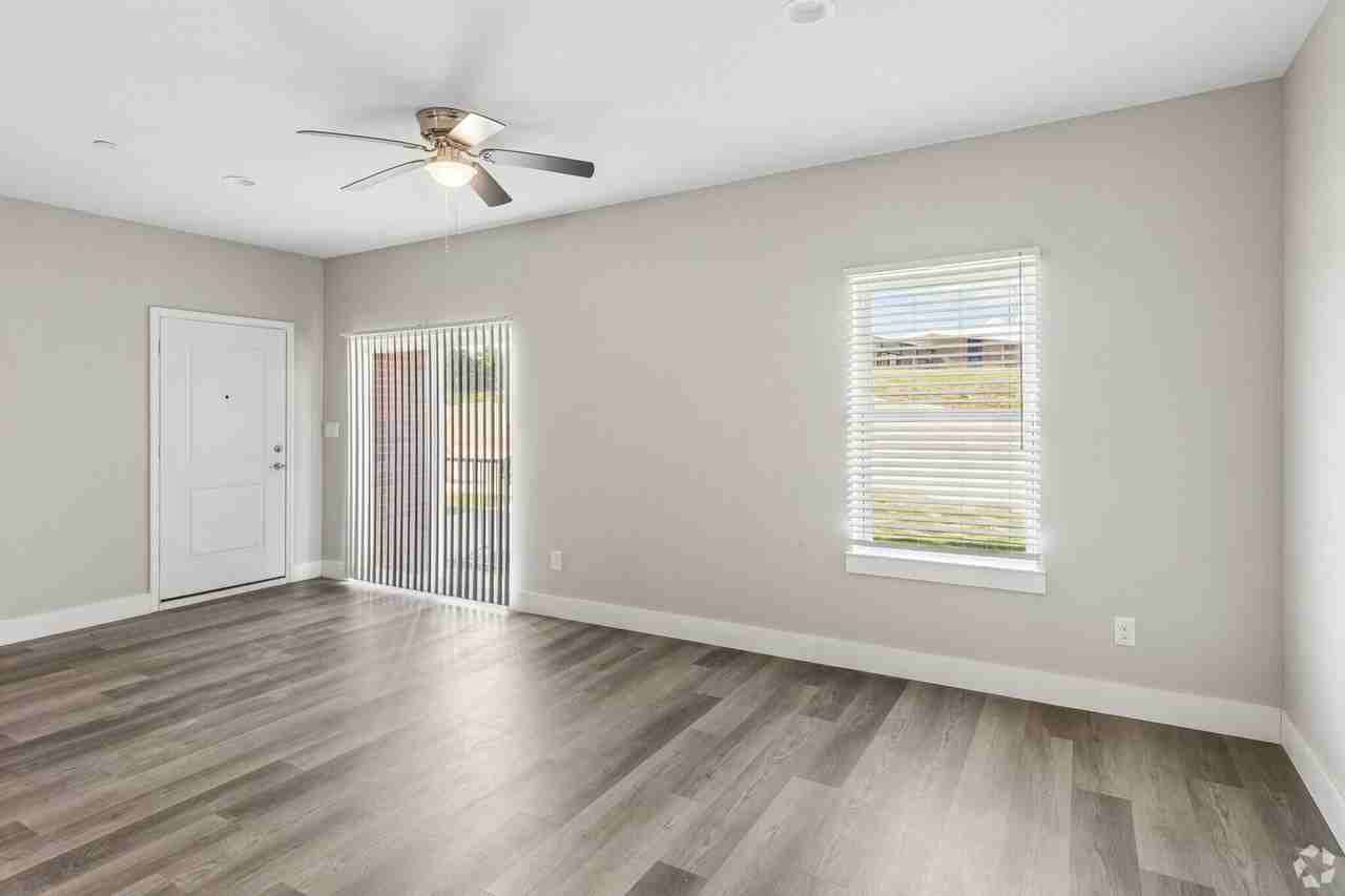 Skyrise Villas - Photo 6 of 19