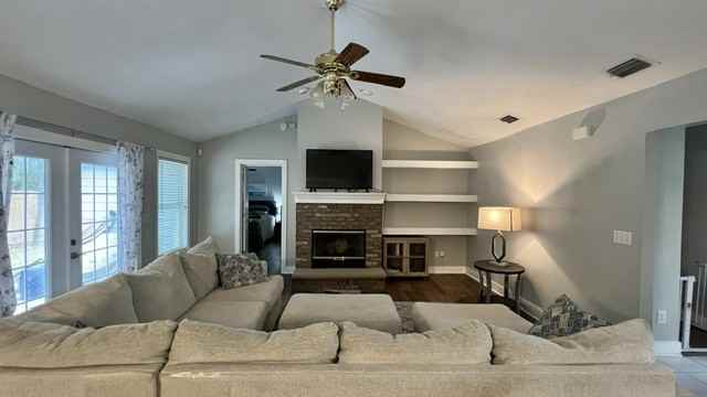 1531 Nw 54th Dr #1 - Photo 3 of 20