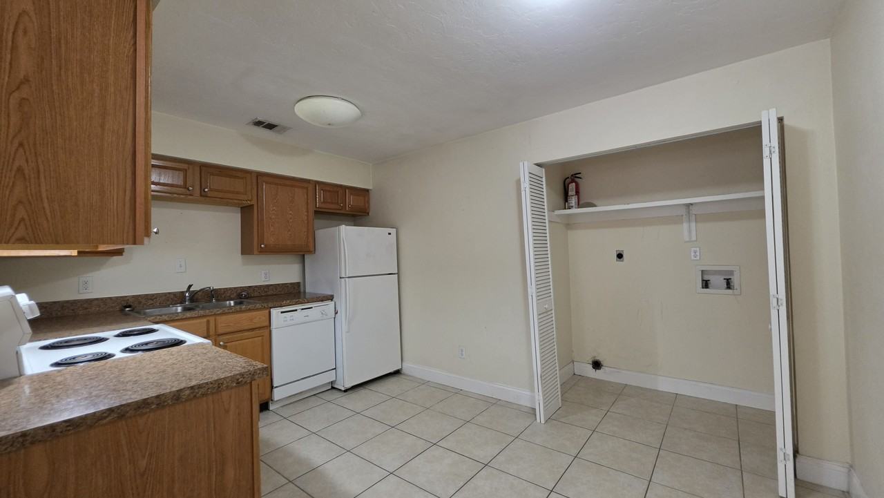 7200 Sw 42nd Pl #1 - Photo 4 of 7