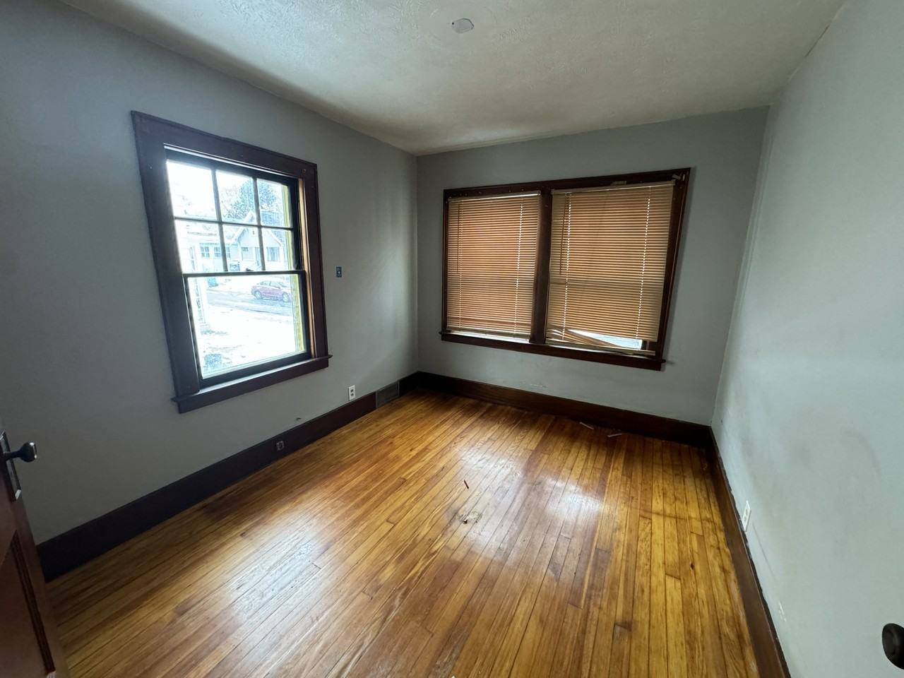 391 Roycroft Dr #1 - Photo 5 of 6