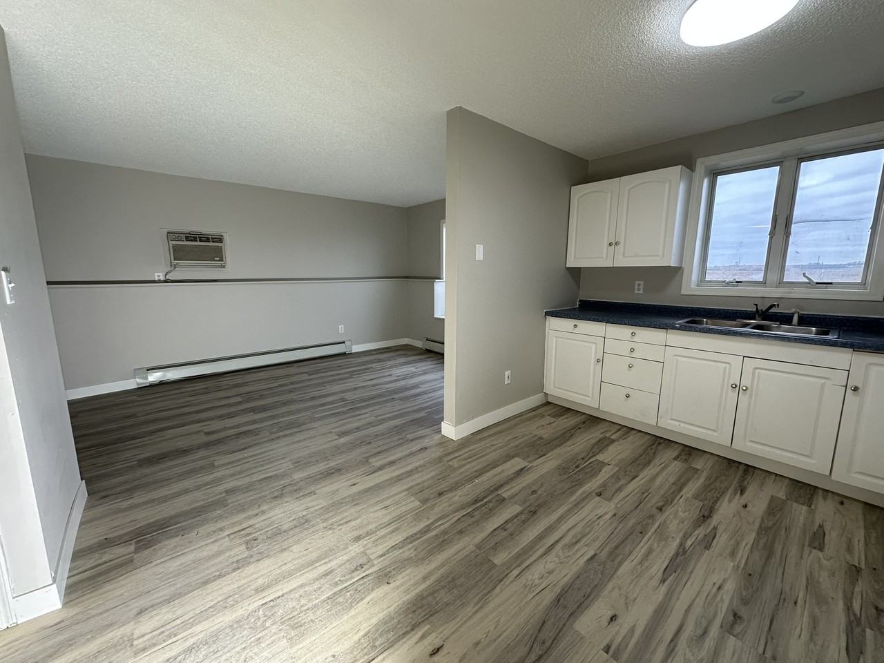 1095 W 6th St #4 - Photo 3 of 26