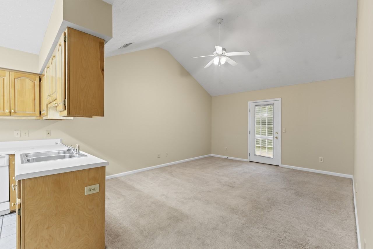 684 Yeager Ln #684 - Photo 3 of 12