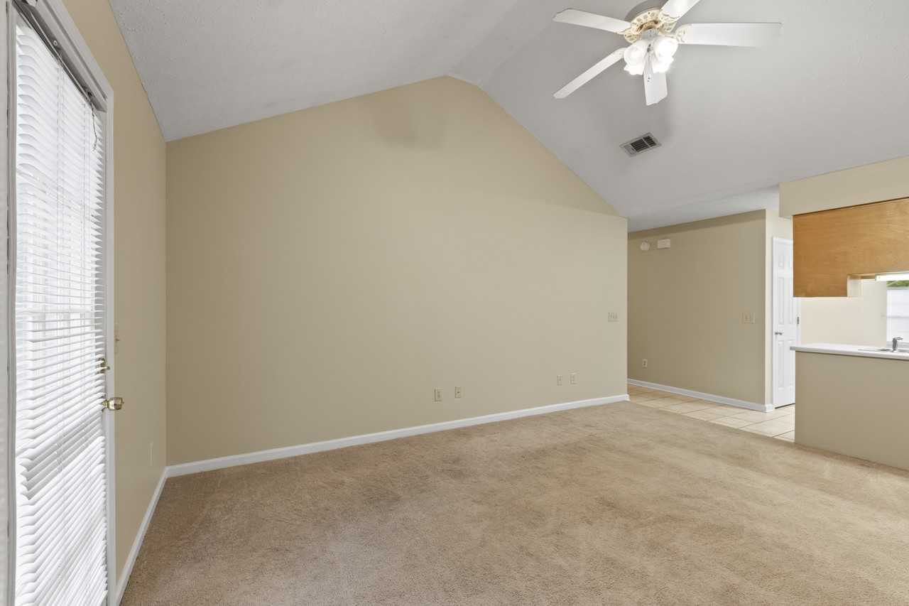 684 Yeager Ln #684 - Photo 4 of 12
