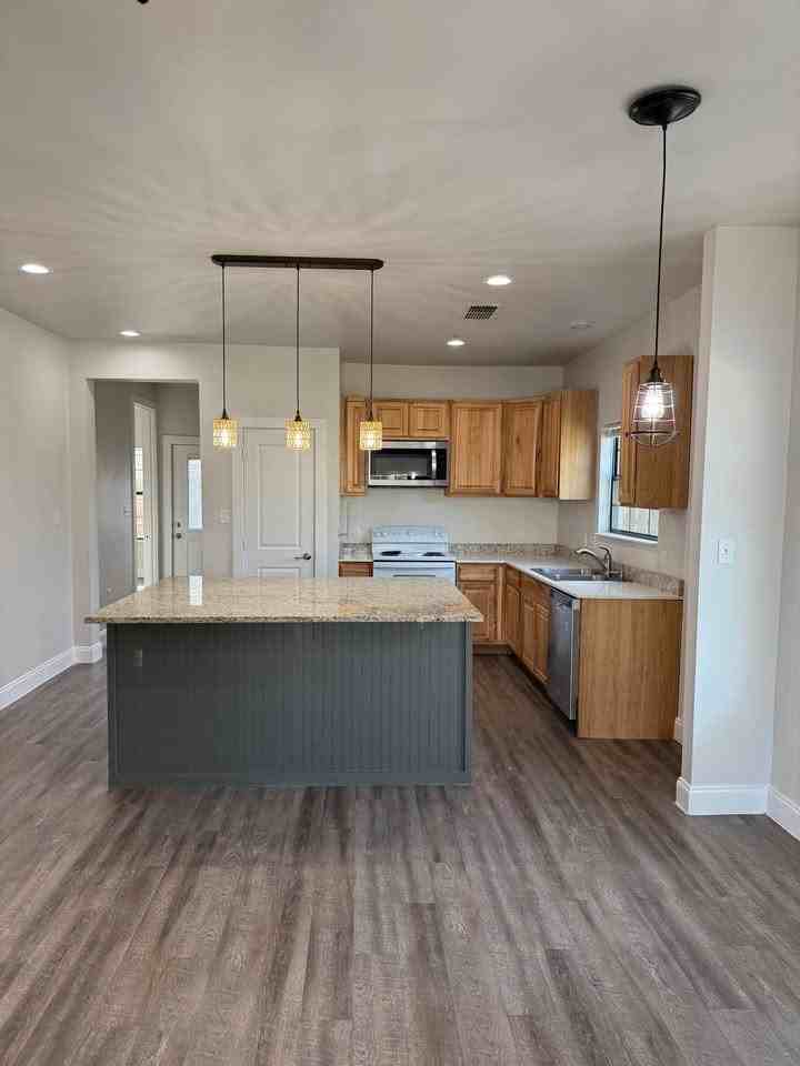 324 W Cummings St #1 - Photo 2 of 14