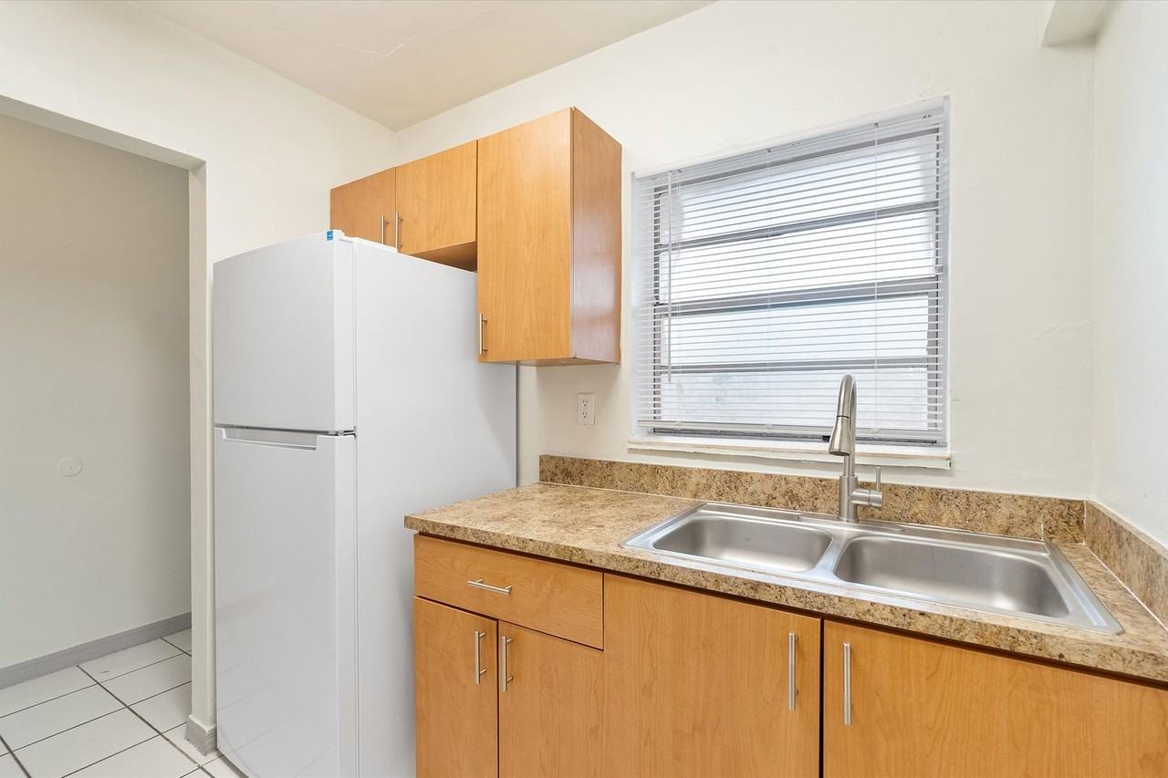 17001 Ne 9th Ave - Photo 5 of 19