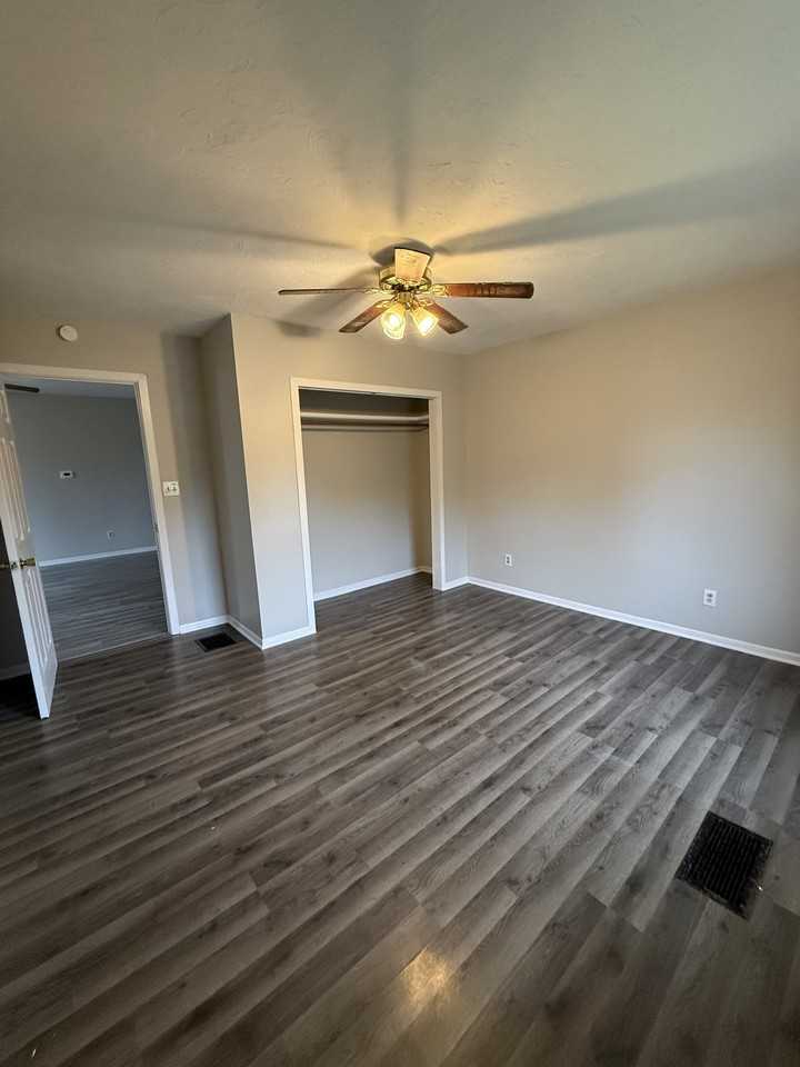 1421 W 2nd St #1 - Photo 4 of 10
