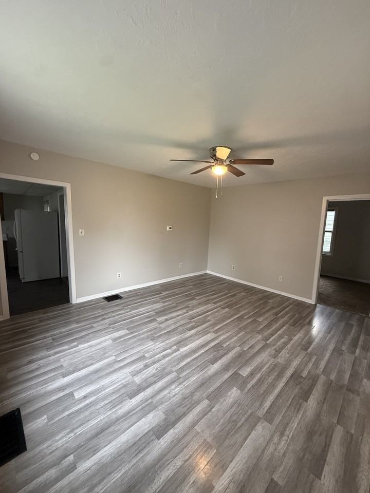 1421 W 2nd St #1 - Photo 6 of 10