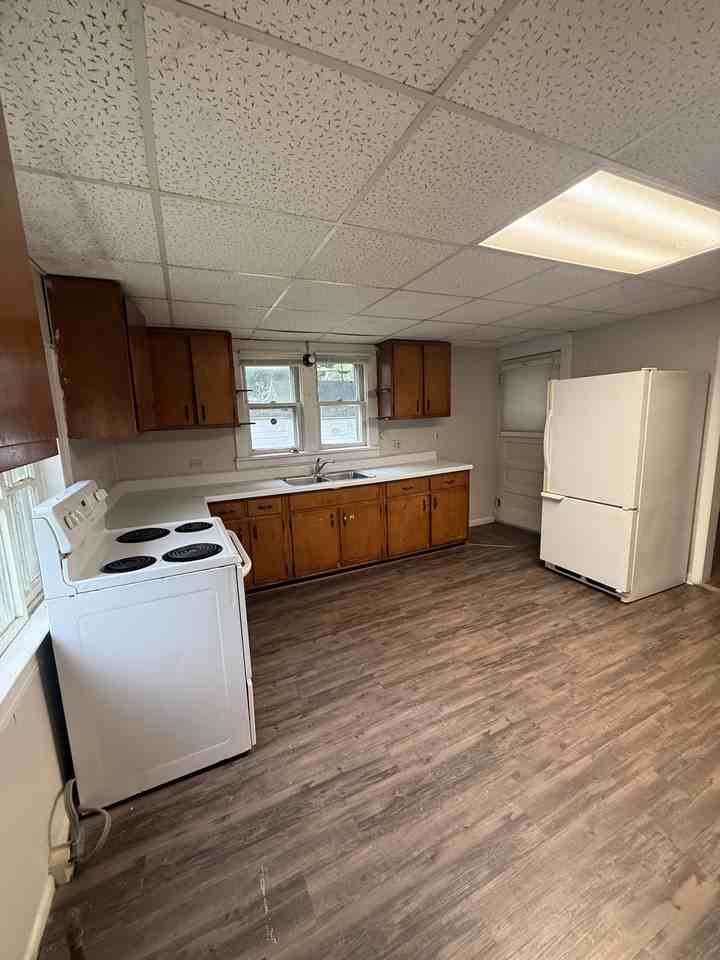 1421 W 2nd St #1 - Photo 7 of 10