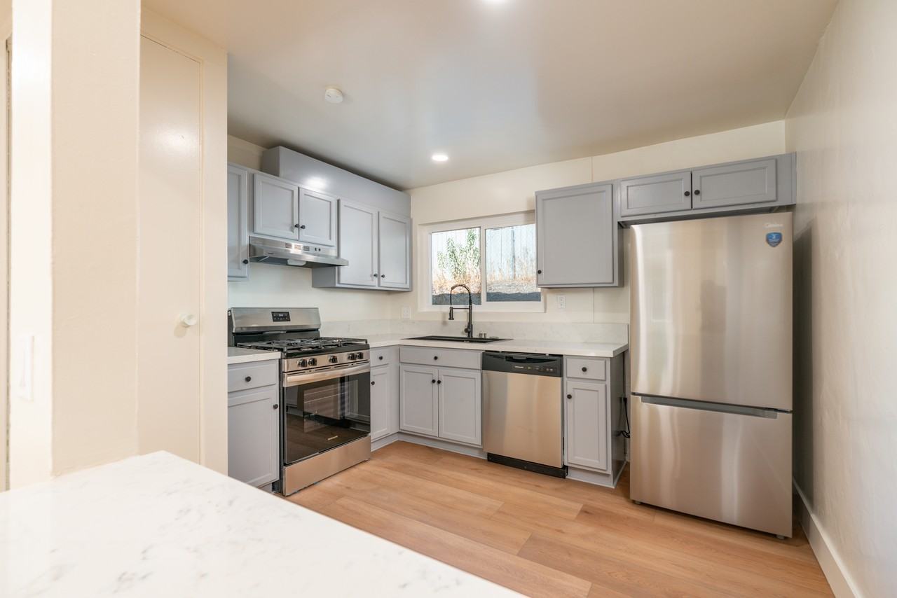 8685 Mellmanor Dr #B - Photo 4 of 17