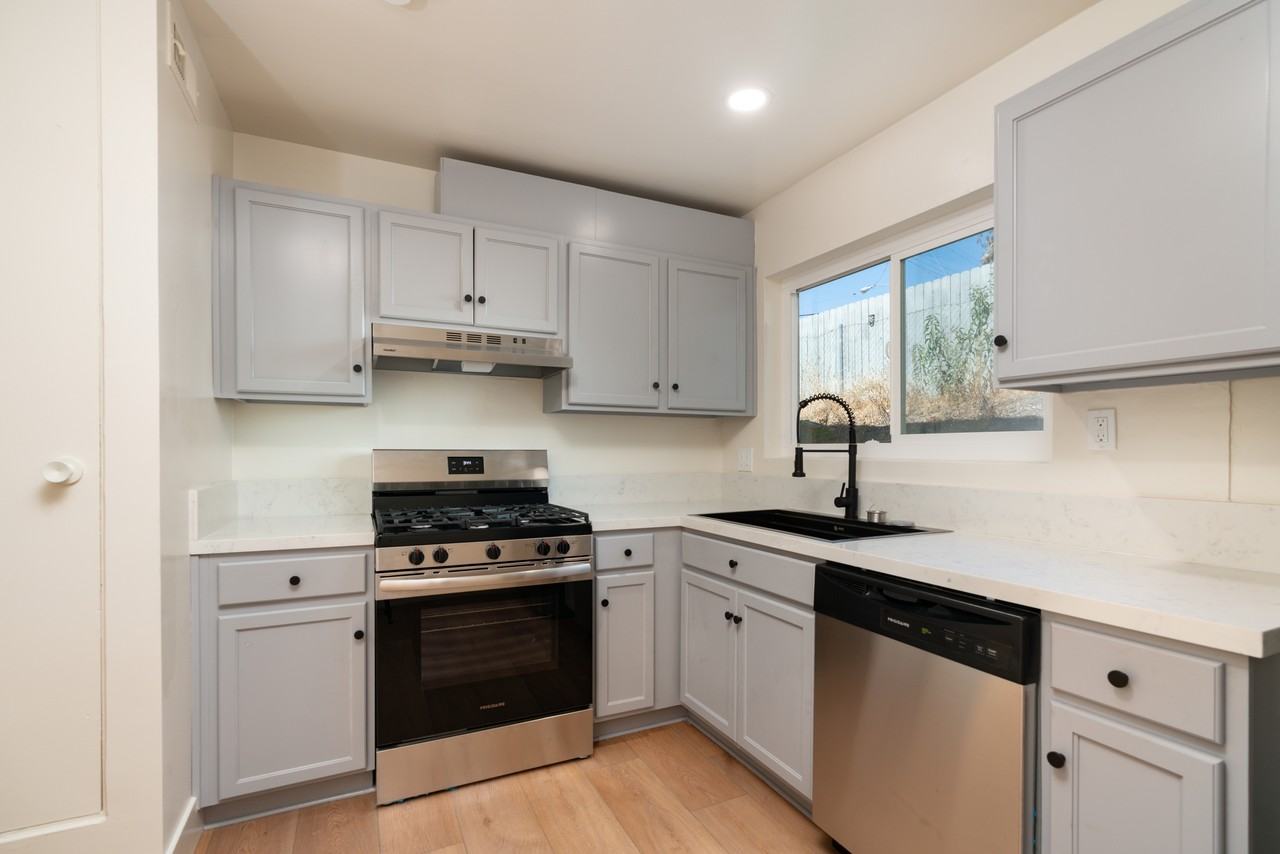 8685 Mellmanor Dr #B - Photo 5 of 17