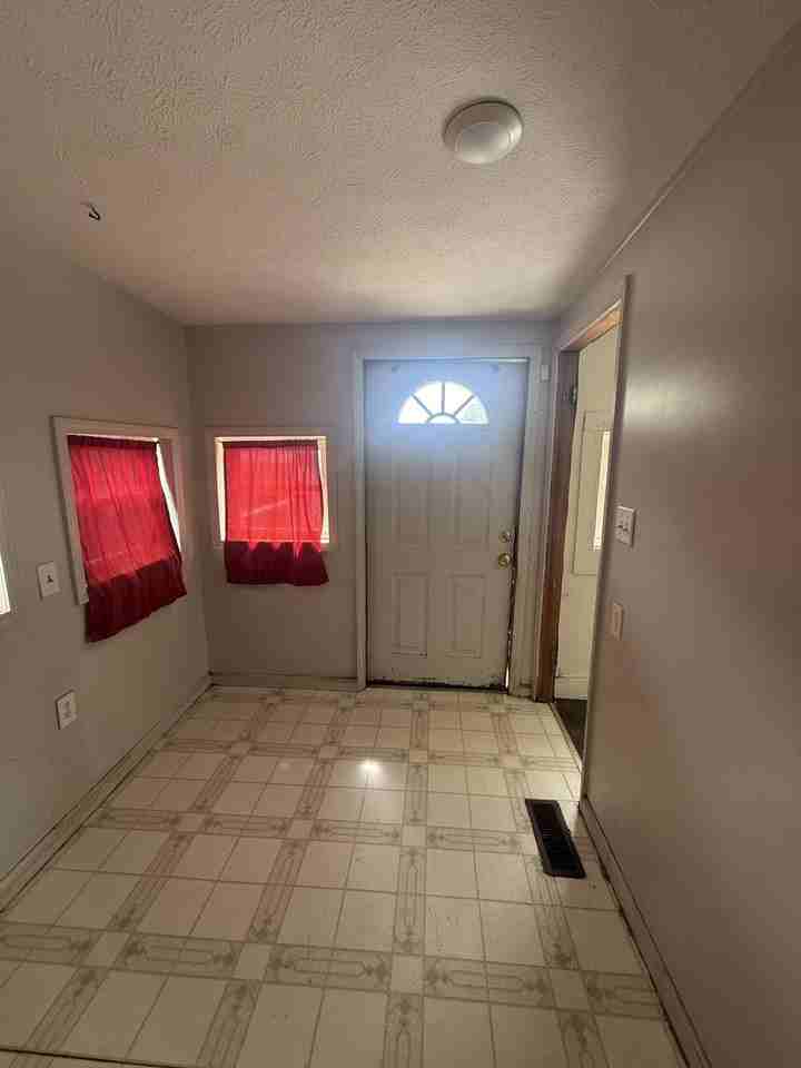 1707 East Memorial Drive - 1 Main House #1 - Photo 2 of 12