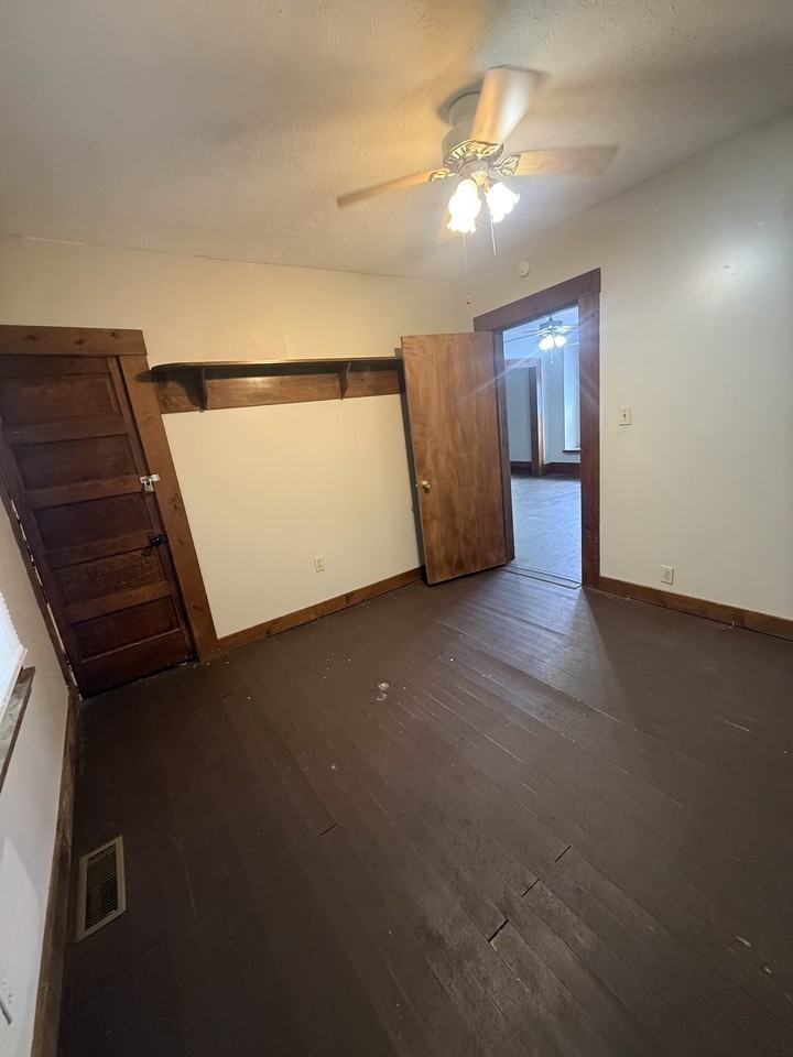 1707 East Memorial Drive - 1 Main House #1 - Photo 5 of 12